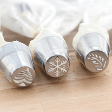 Load image into Gallery viewer, Deliciously Made - Christmas Nozzle Kit (17 pcs set)