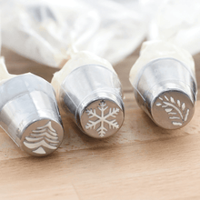 Load image into Gallery viewer, Deliciously Made - Christmas Nozzle Kit (17 pcs set)
